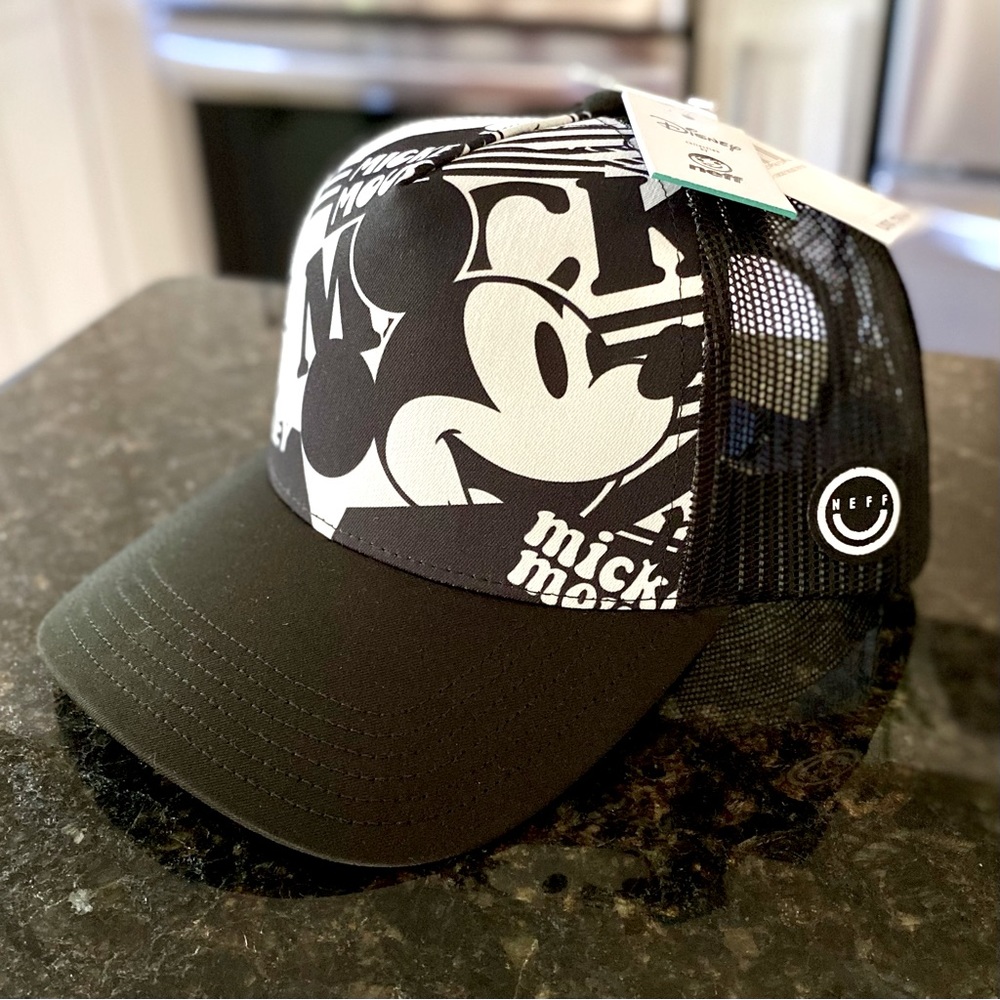 💢SOLD💢 Neff x Mickey Mouse Trip SB Hat - blk & wht